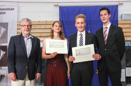 Goethe-Preis 2013: Marina Rinke und Laurien Wüst (Mitte) zusammen mit Jörg Fischer (Förderverein) und dem Laudator Eric Laubach